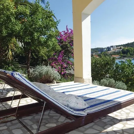 3 Bedroom Awesome In Holiday home *