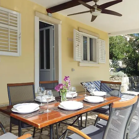 Holiday home 3 Bedroom Awesome In