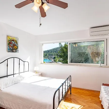 3 Bedroom Awesome In Zrnovo