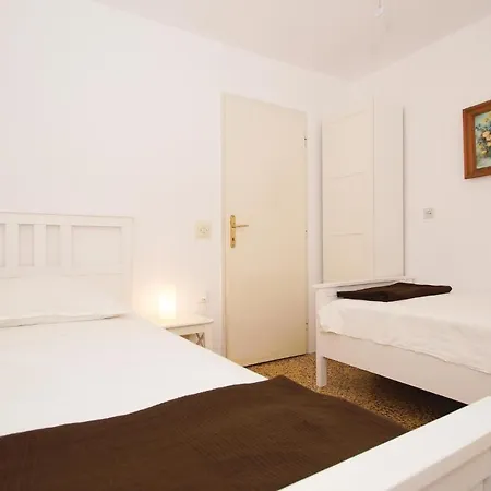 3 Bedroom Awesome In *